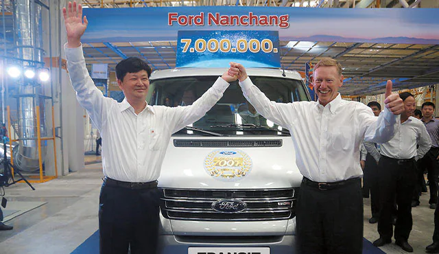 ford transit tieu chuan 1073 26 - Dĩ An Ford