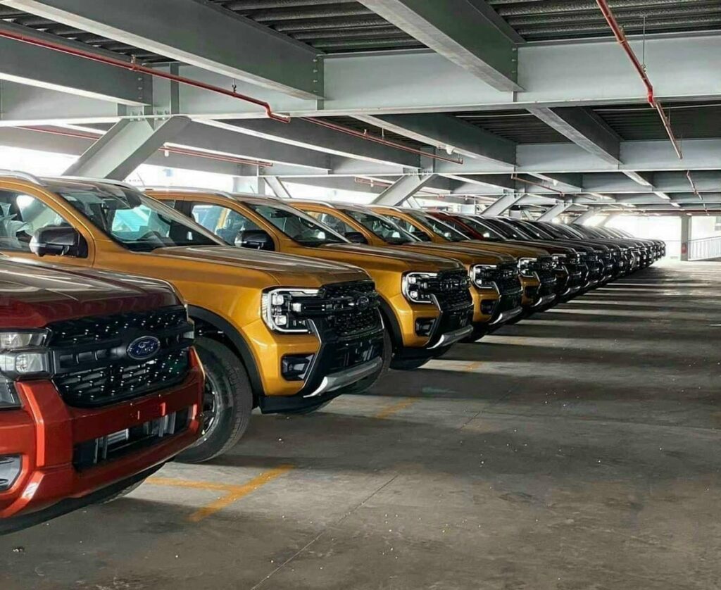 kho xe giá tốt tại Dĩ An Ford