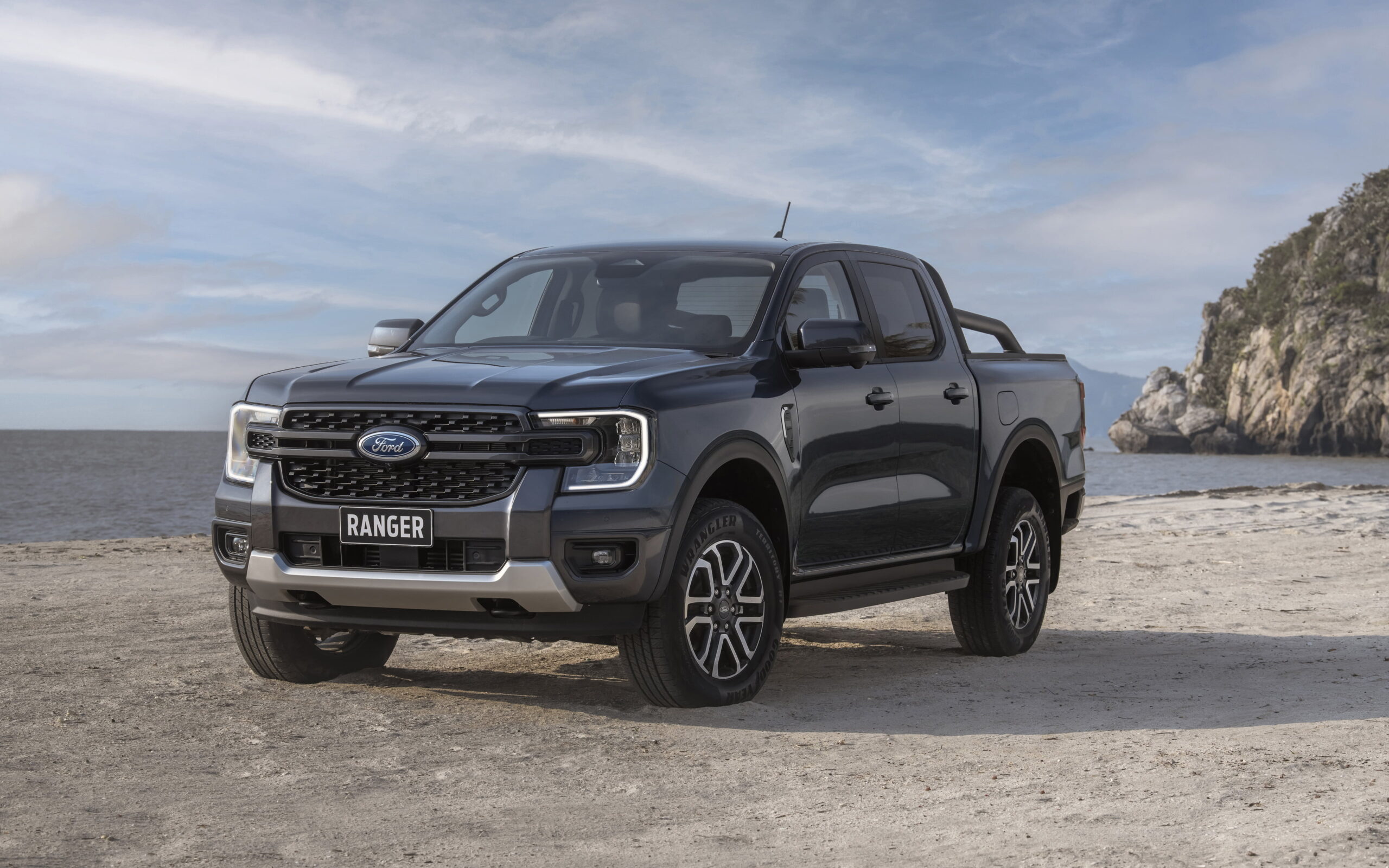 Ford Ranger Sport có gì mới?